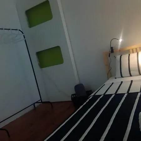 세븐 힐스 호스텔 *