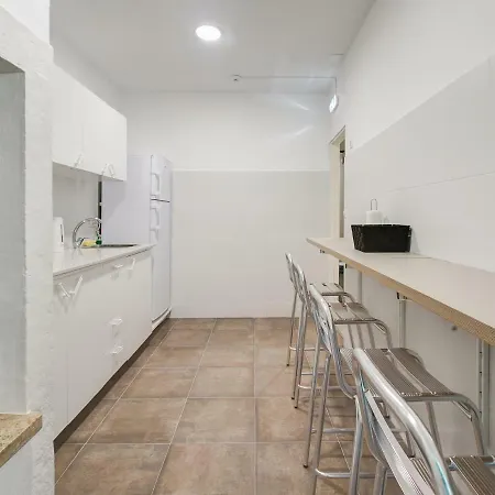 세븐 힐스 호스텔 *