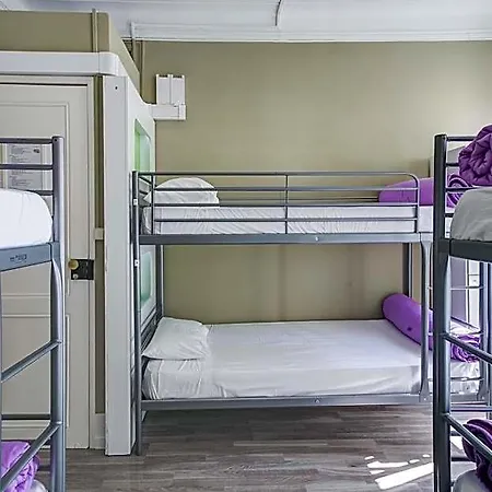 Hostel Seven Hills