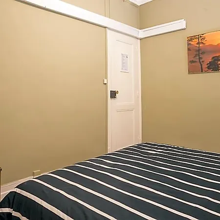 Seven Hills Hostel *