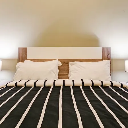 Albergue Seven Hills (adults Only)